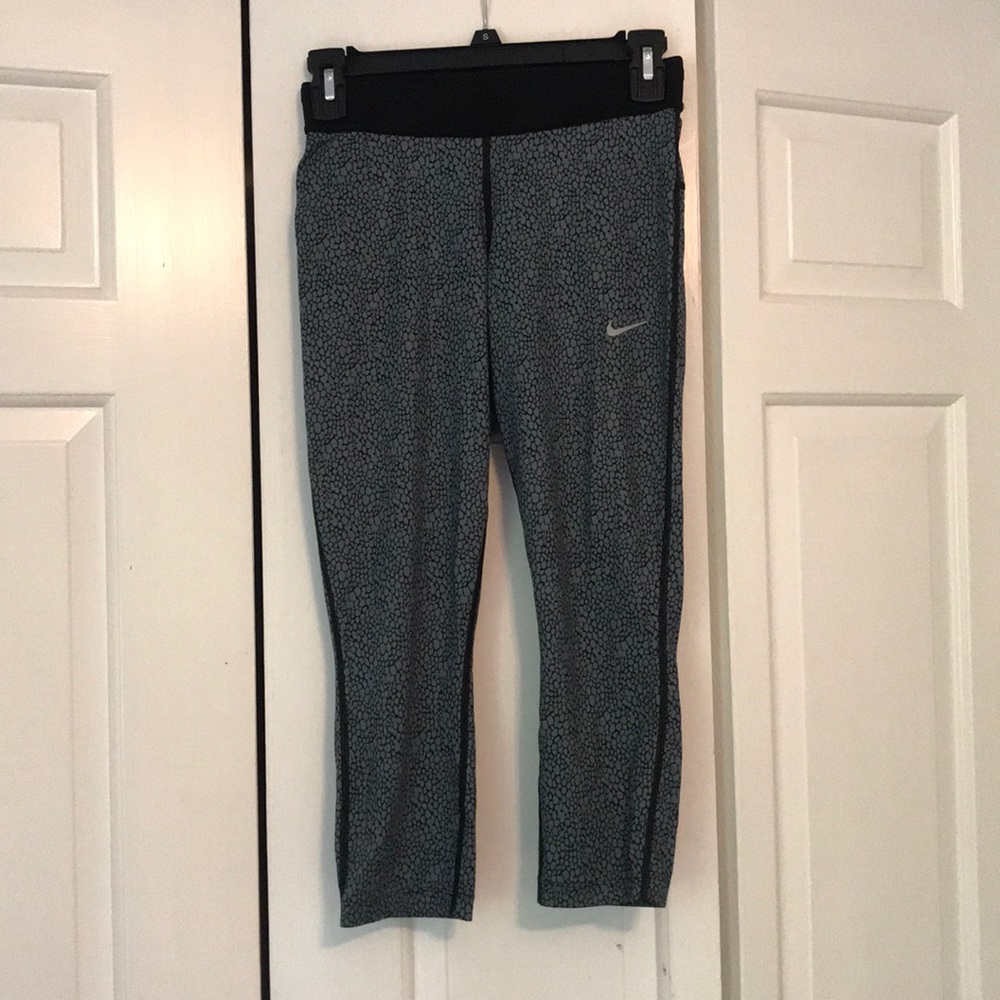 Nike dri-fit crop leggings